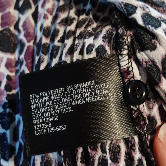 East 5th animal print short sleeve blouse - Picture 4 of 6